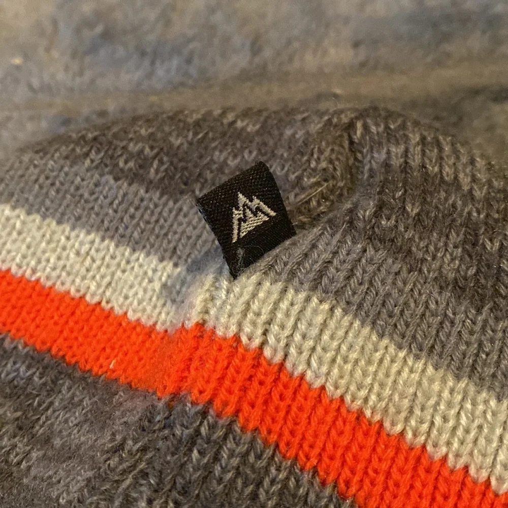 NWOT SNOZU Kids Winter Hat